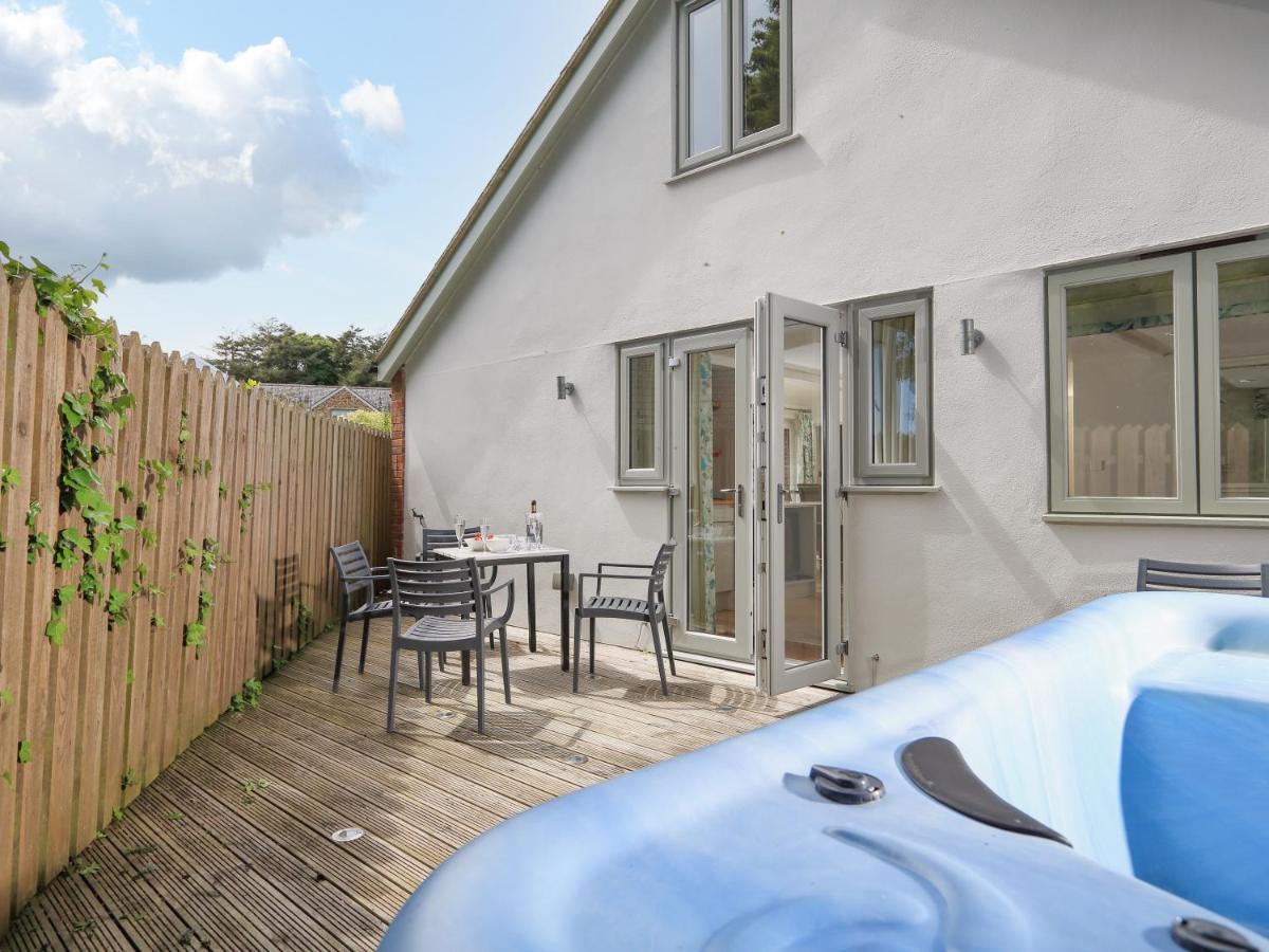 Keepers Lodge, Hillfield Village Дартмут Екстериор снимка